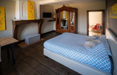 Un pat sau paturi într-o cameră la Le Richmond