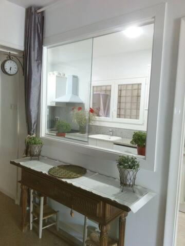 Fotografie z fotogalerie ubytování PETITE CHAMBRE D'HÔTES LITS SUPERPOSES avec SALLE DE BAINS PRIVEE CHEZ CATHERINE A REUS v destinaci Reus