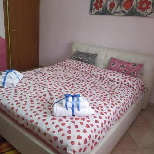 a bed with two bags sitting on top of it at Serenity House di Valeria Favara in Scordia