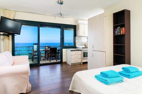 Katil atau katil-katil dalam bilik di Giotas Sea View Apartment