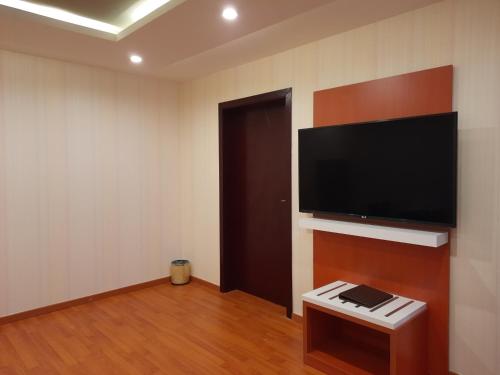 a room with a flat screen tv on a wall at Villa Park in Al Khobar