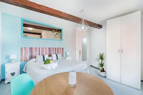 a bedroom with a bed and a wooden table at il Mare di Ada:seaside apartament in Riomaggiore in Riomaggiore