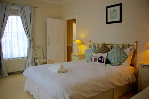Postelja oz. postelje v sobi nastanitve Sleeps14 Seaside Luxury House on the Suffolk Coast