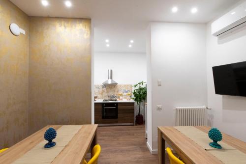 a kitchen and dining room with a table and chairs at Fervore Luxury Rooms in Palermo