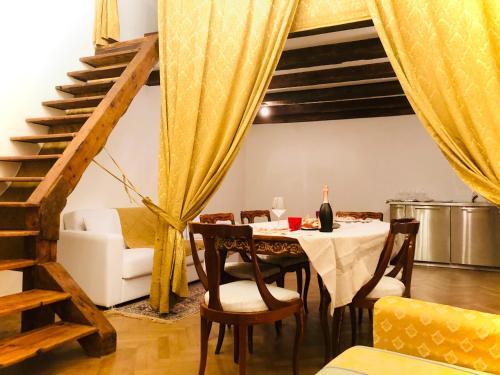 a dining room with a table and a couch at Ca Dode Grand Canal in Venice