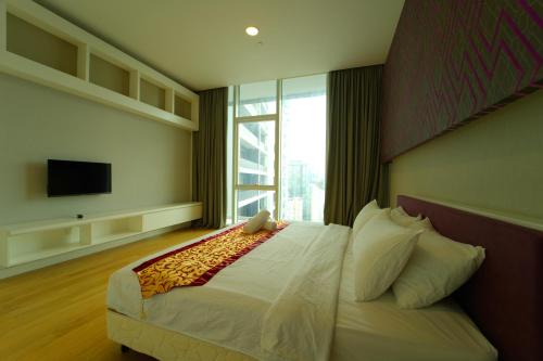 Luxe Suites at Platinum KLCC 객실 침대