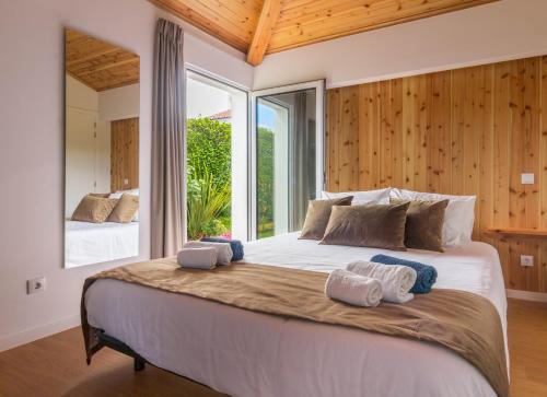 Postel nebo postele na pokoji v ubytování Casa da Ribeira Cottage