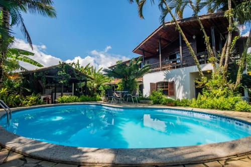 a swimming pool in front of a house at Pousada Chalé Suíço in Paraty
