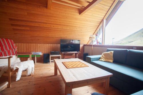 Televisyen dan/atau pusat hiburan di Idyllic Vacation Home with a Breathtaking View