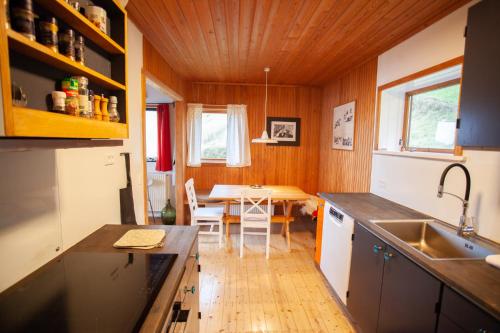Dapur atau dapur kecil di Idyllic Vacation Home with a Breathtaking View