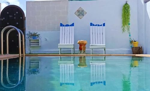 The swimming pool at or close to Casa Bakara