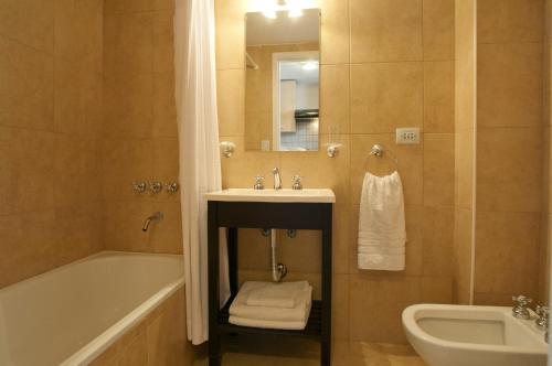 a bathroom with a sink and a bath tub at 460 LOFT Apartments in San Carlos de Bariloche