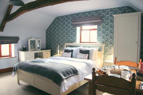 En eller flere senge i et værelse på The Dovecote Inn