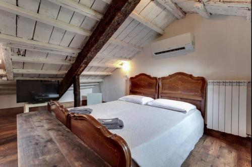 a bedroom with a bed and a flat screen tv at Venice traditional home with terrace in Venice