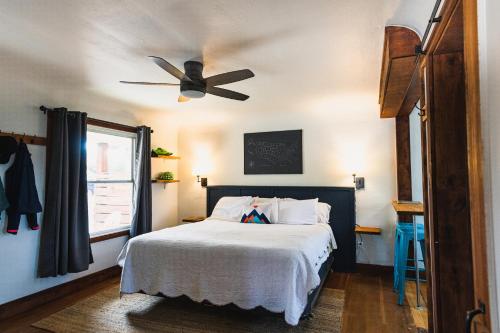 a bedroom with a bed with a ceiling fan at Left Coast Lodge - Pet Friendly in Sisters
