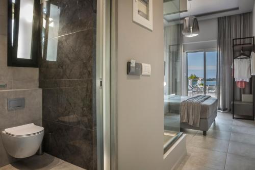 Koupelna v ubytování Limanaki Hotel