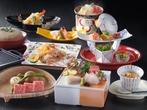 a group of plates of food on a table at Mansuirou in Misasa