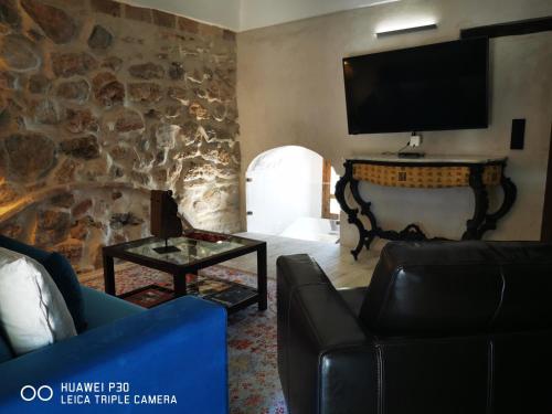 a living room with a fireplace and a tv at TORREÓN DE LA TERCIA in Consuegra