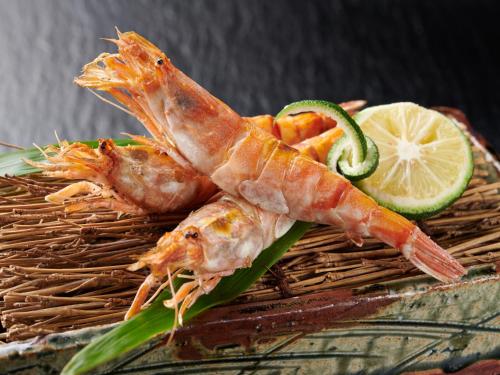 a pile of shrimp on a plate with a slice of lime at Mansuirou in Misasa
