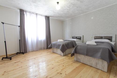 Cama o camas de una habitación en Katos Guesthouse Mestia