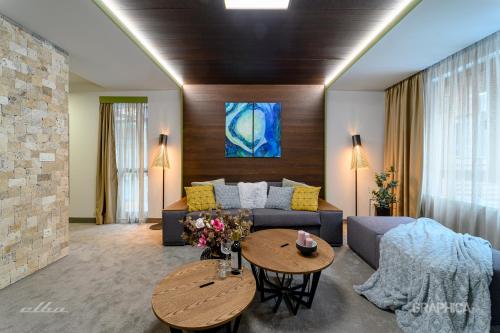 Ruang duduk di 103 Alpine Hotel