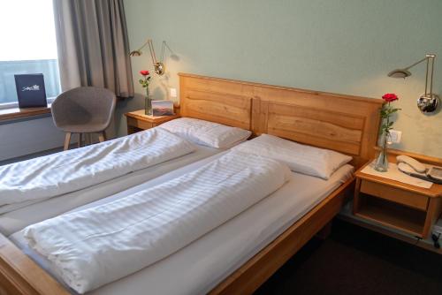 
Ein Bett oder Betten in einem Zimmer der Unterkunft Hotel Stump's Alpenrose
