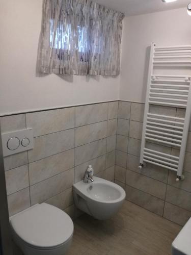a bathroom with a toilet and a sink at Appartamento Le Ancore in Marciana Marina