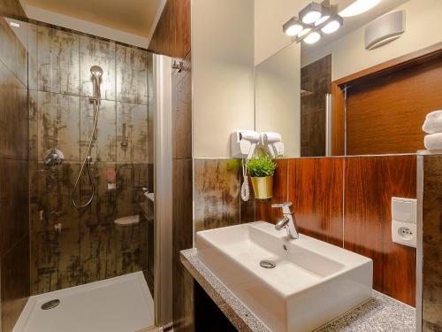 Vonios kambarys apgyvendinimo įstaigoje VacationClub – Sand Hotel Apartament 305