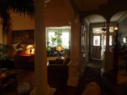 a living room with a couch and a table at Auberge King Edward Bed and Breakfast in Ottawa