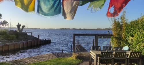 a group of chairs sitting next to a body of water at The Outpost Lakehouse- enjoy our house at Reeuwijkse Plassen - near Gouda in Reeuwijk