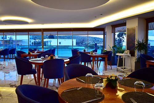 a restaurant with tables and chairs and a large window at Jasmin Elite Residence & SPA in Gümbet