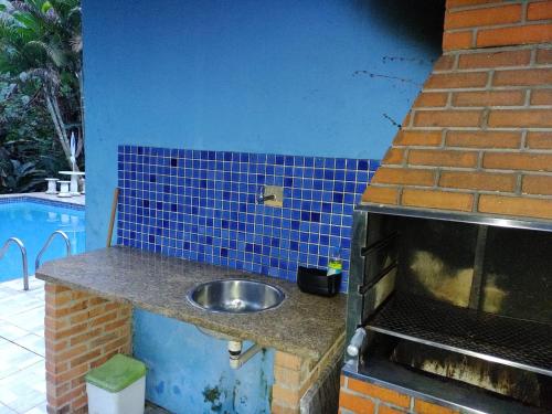 Churrasqueira disponível para os hóspedes no chalé