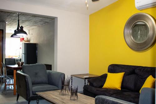 a living room with a couch and a table at Los Flores Confort Colinas in Culiacán