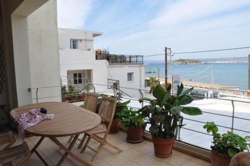 Un balcón o terraza de Villa Castellina & Emmanouela holiday apartment