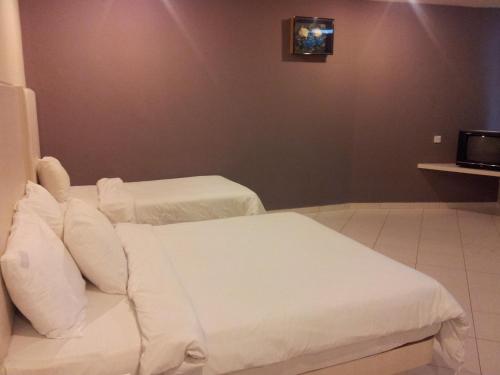 Una cama o camas en una habitación de SR Inn