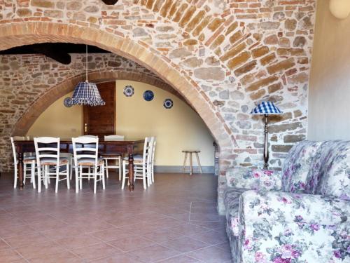 a living room with a table and a couch at Agriturismo Piettorri in Casole dʼElsa