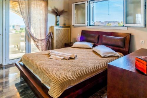 a bedroom with a bed with two towels on it at Villa SAR in Kampani Chania in Kambánion