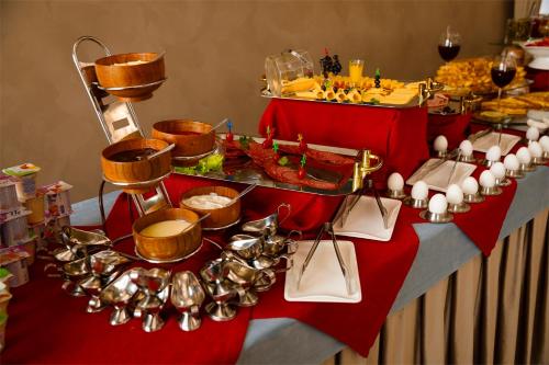 Comida en o cerca de este hotel