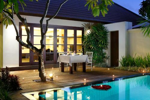 Kolam renang di atau dekat dengan Nunia Boutique Villa