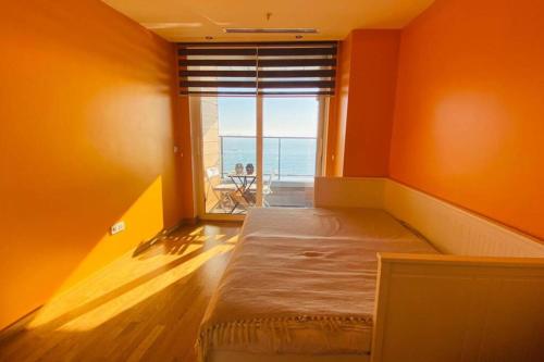 Posezení v ubytování Lux 2 Room Suite Apartment With Seaview In Center