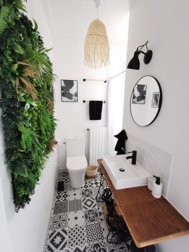 Photo de la galerie de l'établissement Les Rauches - Quai Loire - Chambre Jungle, à Châteauneuf-sur-Loire