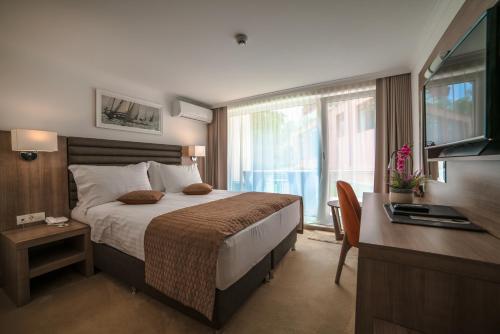 Postel nebo postele na pokoji v ubytování Hotel Saturn