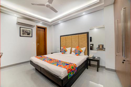 Кровать или кровати в номере FabHotel Exotica Greenpark