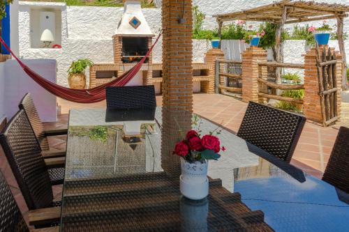 Balkón nebo terasa v ubytování Winehouse with big Pool, BBQ, WiFi, Close to Málaga