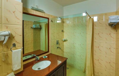a bathroom with a sink and a shower at Hotel Dewa Retreat- A Himalayan Boutique Hotel in Rishīkesh
