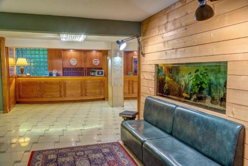 a lobby with a leather couch in a restaurant at Alexios Hotel in Ioannina