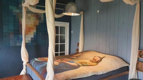 Een bed of bedden in een kamer bij B&B De Rijnban