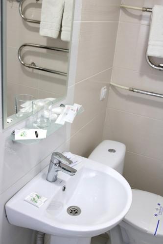 Un baño de Hotel Tourist