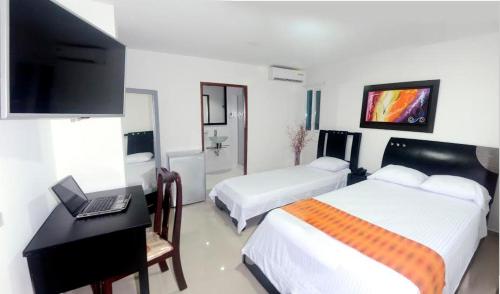 Postel nebo postele na pokoji v ubytování Hotel Intersuites