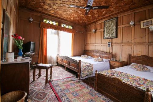 Imagen de la galería de The Shelter Group of Houseboats & Tour organiser, en Srinagar